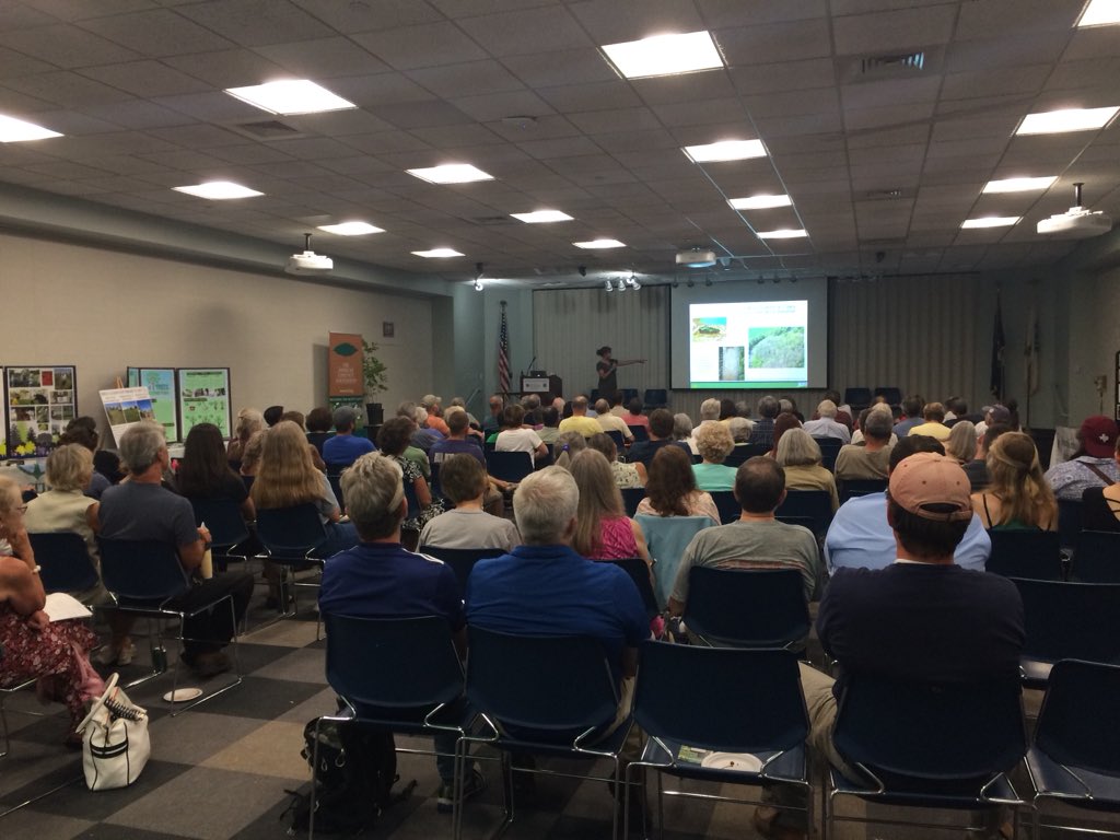 Great <a href="/Treesnapapp/">TreeSnap</a> public talk tonight about #invasive threats, #foresthealth and restoration tree breeding.  Thanks <a href="/treebreederKoch/">Jennifer Koch</a> @chestnut1904 and others for presenting!