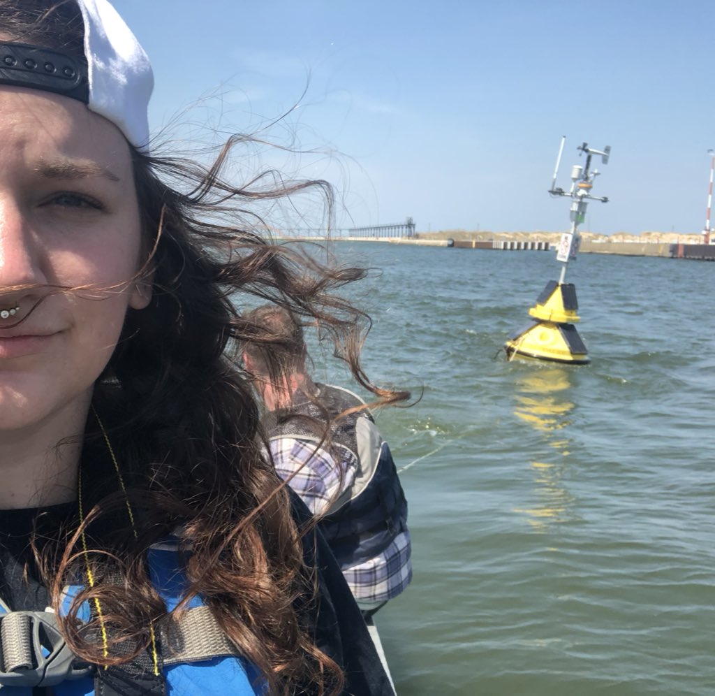 @TwoYellowBuoys @ILINSeaGrant @MyMichiganCity @MichiganCoast @ETownLakeFront @SUIllinois @ChicagoParks @slmwatersafety @lakemonsters @Openlands @DigtheDunes #1 activity: buoy deployment