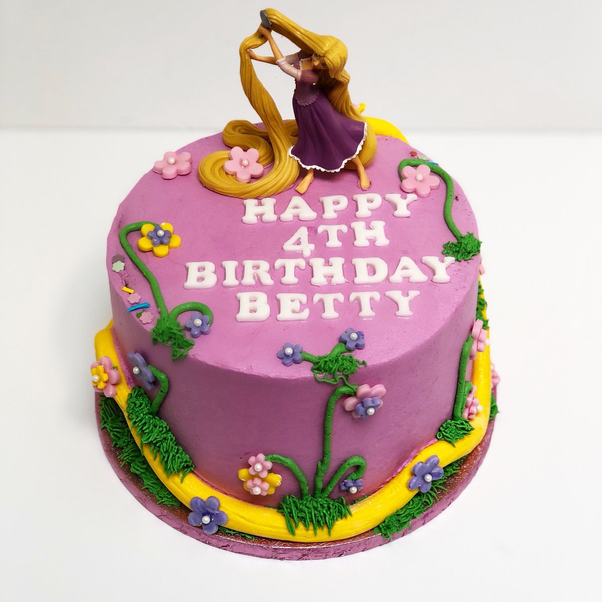 FlossyBakery's tweet photo. Rapunzel themed 4th Birthday Cake 💕👰🏼 https://t.co/7p5t6MeZ0L