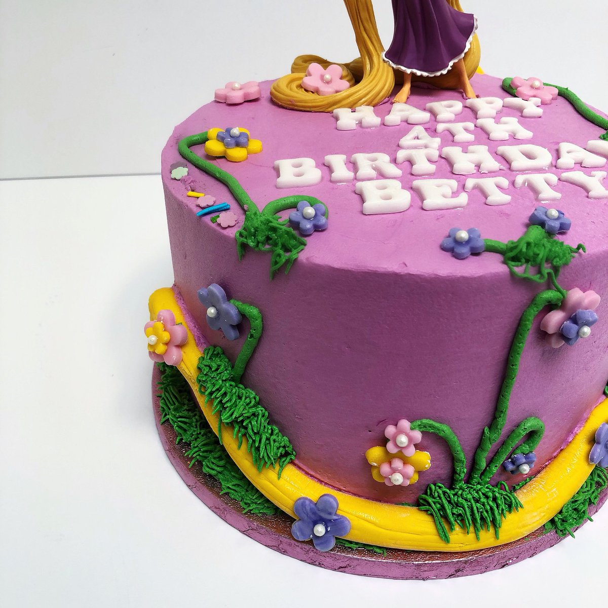 FlossyBakery's tweet photo. Rapunzel themed 4th Birthday Cake 💕👰🏼 https://t.co/7p5t6MeZ0L