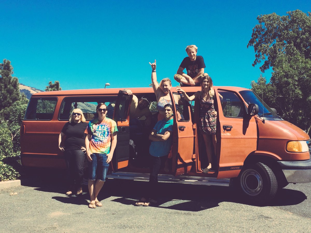 comunitycenter's tweet image. On Tour, in style. 🌹 
Meet our new tour van, “Rosie”
Upcoming shows: communitycentermusic.com/schedule