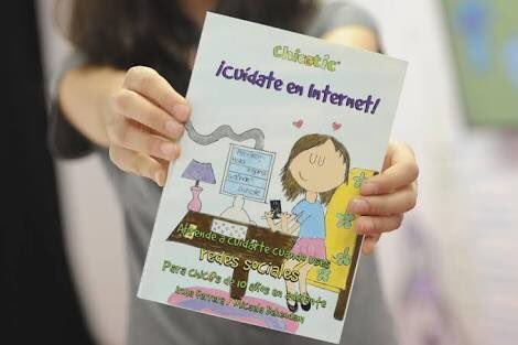 eolveraj's tweet photo. “Cuídate en Internet”, libro interesante y ameno escrito por Micaela Bekendam, talentosa y muy joven autora, es una lectura obligada para chicos y grandes sobre la importancia de prevención en Internet. Un gran gusto presentarlo  hoy en el #PMC  Iztacalco. https://t.co/D27zAEpK8d