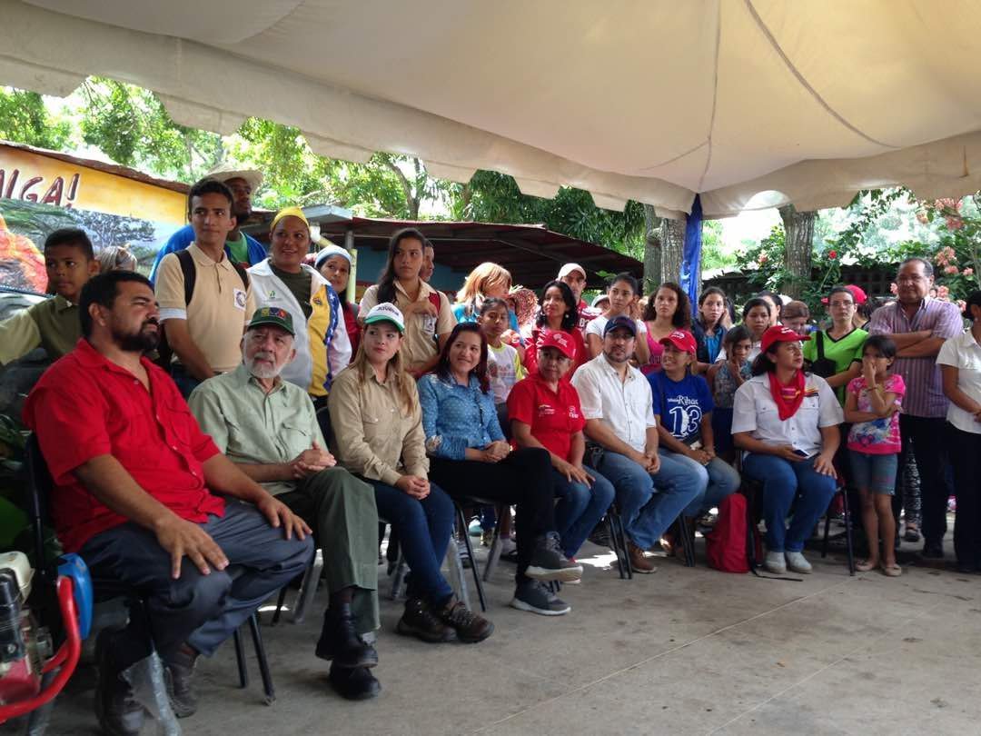 mineducacion_ve's tweet photo. #Hoy | 🌽🥕 Desde Naguanagua en el edo. Carabobo el @PTMSNACIONAL dio inicio al  II Convite Nacional y la octava muestra regional de los Conucos Escolares, en la UE Héroes de Canaima 🌱🌿🌾@JauaMiranda   #500MilTriunfadores https://t.co/XDuDHZ8rG1