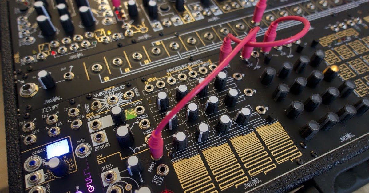 theetechnofile's tweet image. #Make_Noise Black and Gold Shared System dlvr.it/QbFq9t