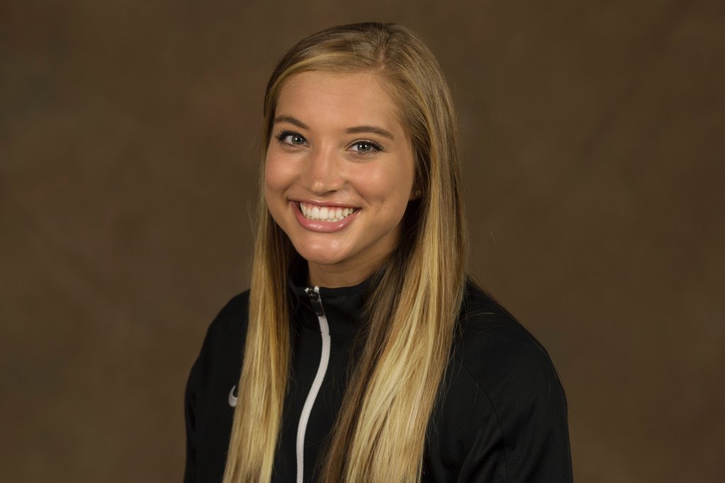 blairwest12's tweet photo. junior year!!!! https://t.co/CzTnXhVlfQ