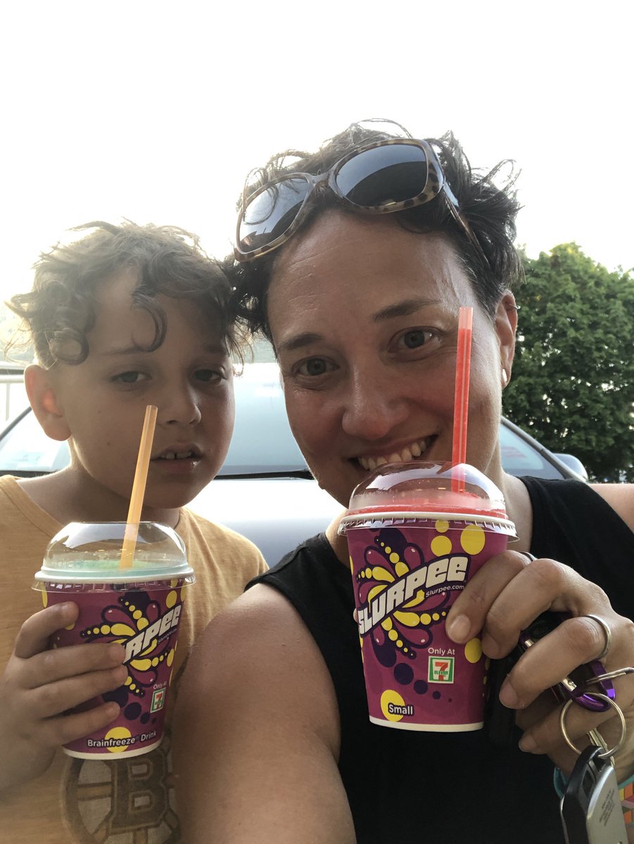 uwleahsara's tweet photo. @7eleven thanks for a great end to a long day! #7ElevenDay https://t.co/9hI2BzCiiy