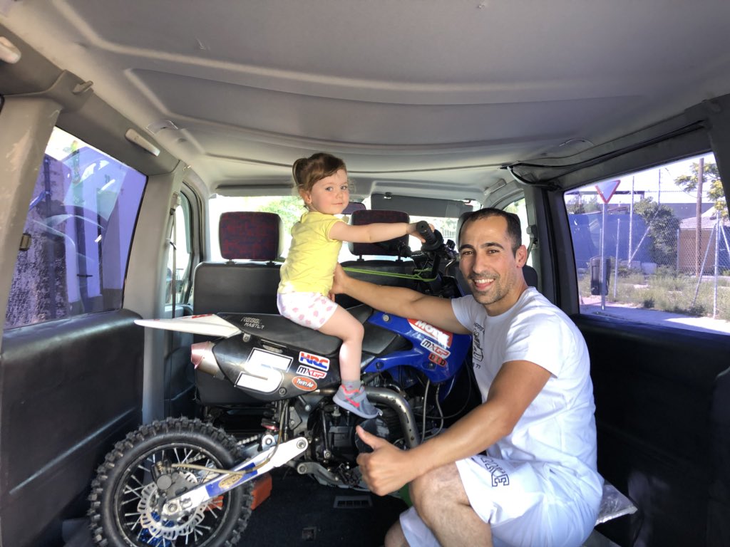 marcosdriftex's tweet photo. Ya estรก en nuestras manos๐๐๐ค
#PitBike #150cc #RebelMaster #Motocross #Marcosdrift #nuevojuguete #adrenalina #nonosaburrimos #xtreme #motul #dunlop https://t.co/wiBPLv1S8l