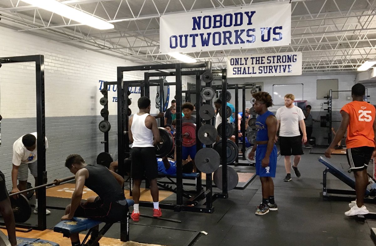 cbphoto1's tweet photo. Players from ⁦@bluecrushfb⁩ getting it done in the weight room this summer. What’s your team doing to get ready for the season? ⁦@ScorpFootball⁩ ⁦@BaysideBears1⁩ ⁦@MerrittIslandFB⁩ ⁦@VieraHawks⁩ ⁦@CocoaHighSchool⁩ https://t.co/VZcsTyyBGF