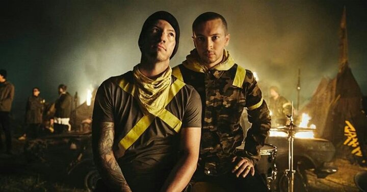 spookyfangirl_'s tweet photo. Son lo bueno que hay en mi vida, verles es todo lo que me falta para ser feliz por siempre #LatamNeedsTheBanditoTour  #ParaguayNeedsTheBanditoTour @twentyonepilots https://t.co/loeRina1nG