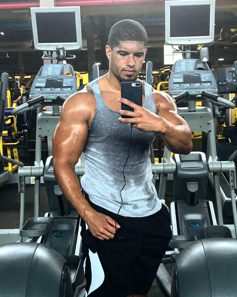 Bowens_Official's tweet photo. Cardio is fun...said no one ever https://t.co/ctqOGaAZCd