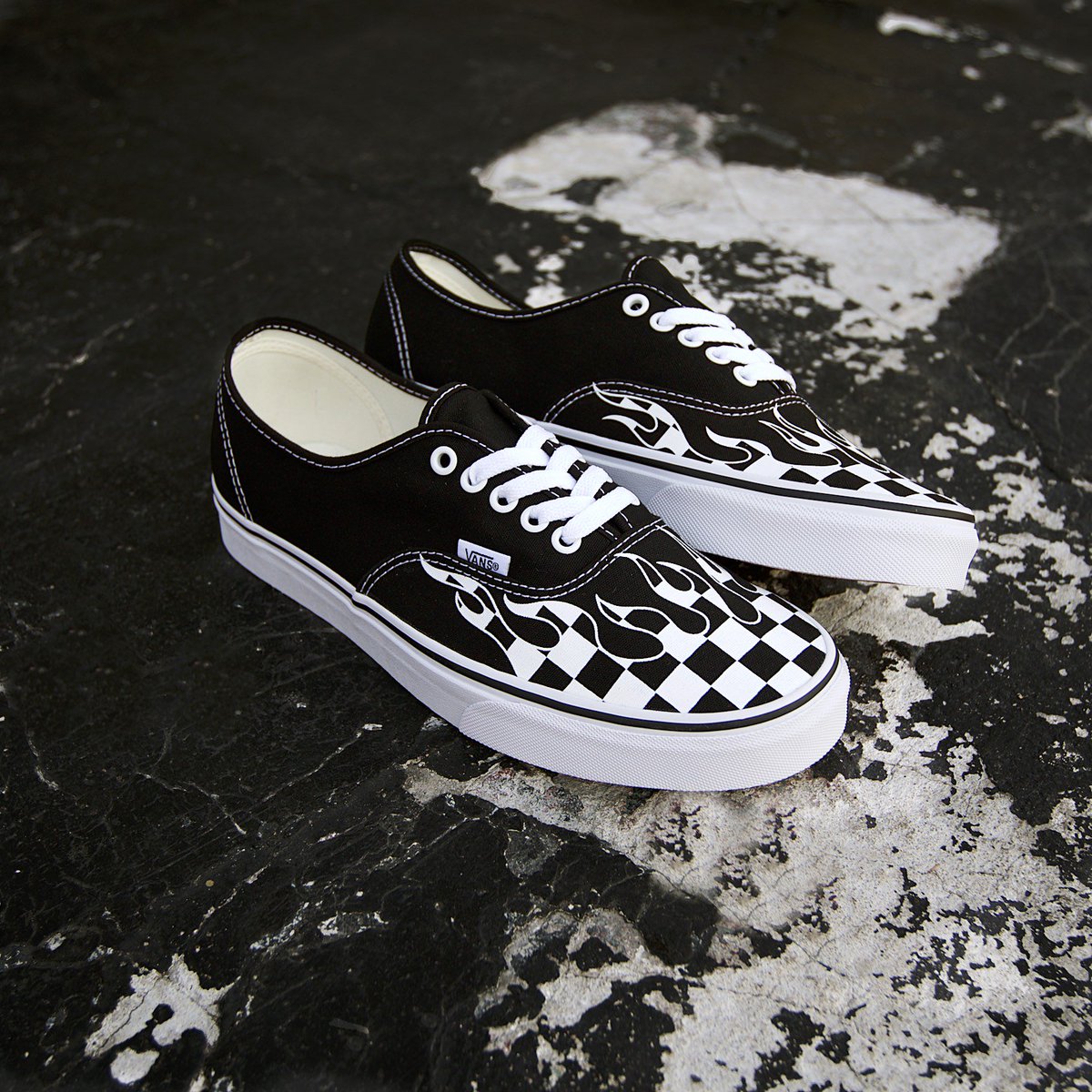 vans authentic black true white checkered flame