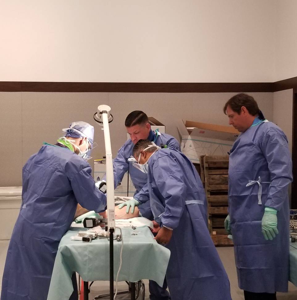 seleneparekhmd's tweet photo. Training the next generation of total ankle replacement surgeons #TAR #anklereplacement #anklearthritis #AOFAS2018 https://t.co/0Y5UDtNzsZ