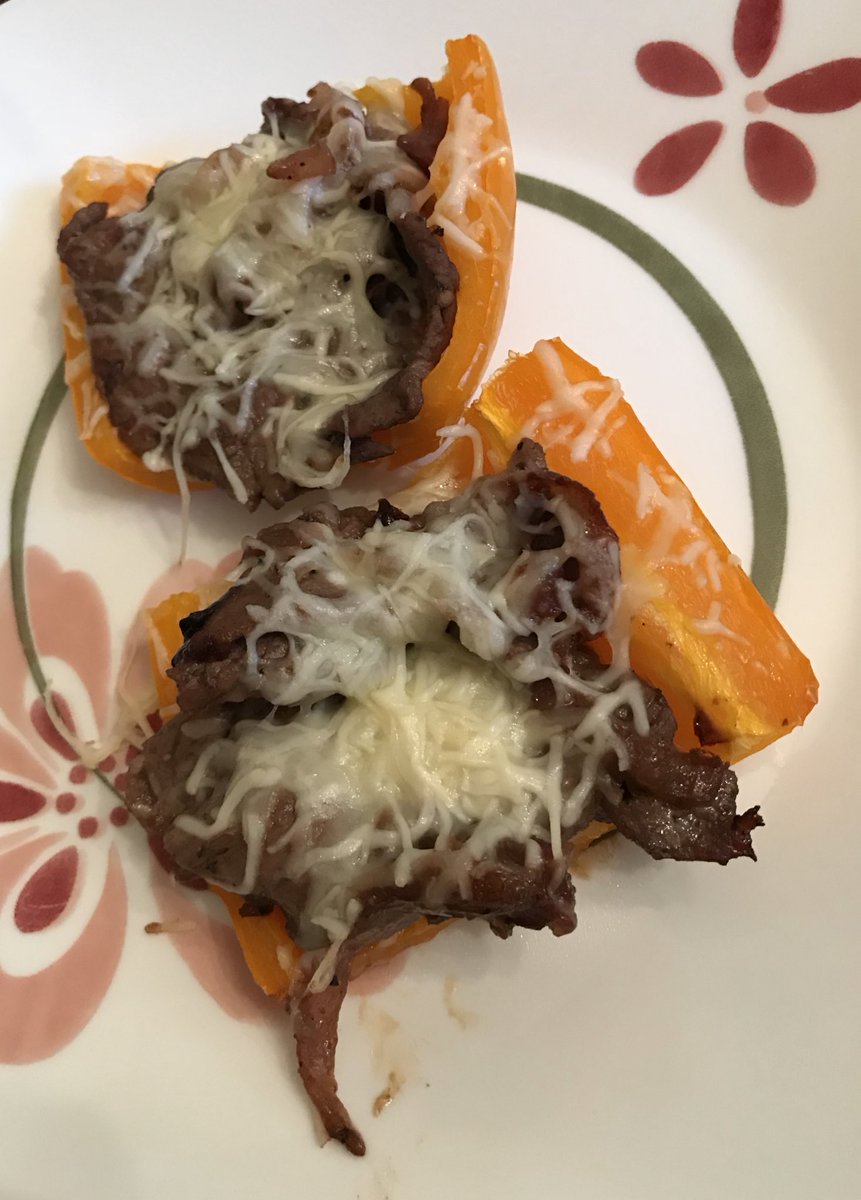 workingmomma14's tweet photo. Cheesesteak stuffed peppers 😍
#lowcarb #HealthyEating https://t.co/fmgpITaVko