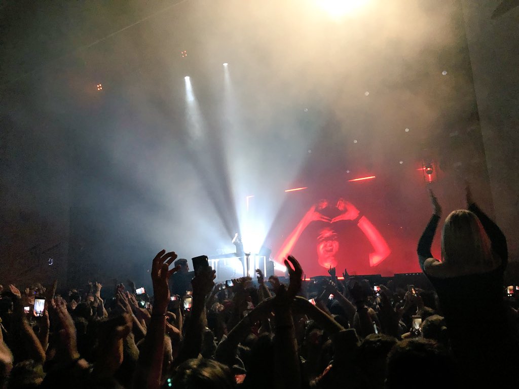 TiffDreamCrazy's tweet photo. Sion sous les étoiles was fire💥😍 @MartinGarrix #sionsoulesetoiles https://t.co/w8esB1CzFS