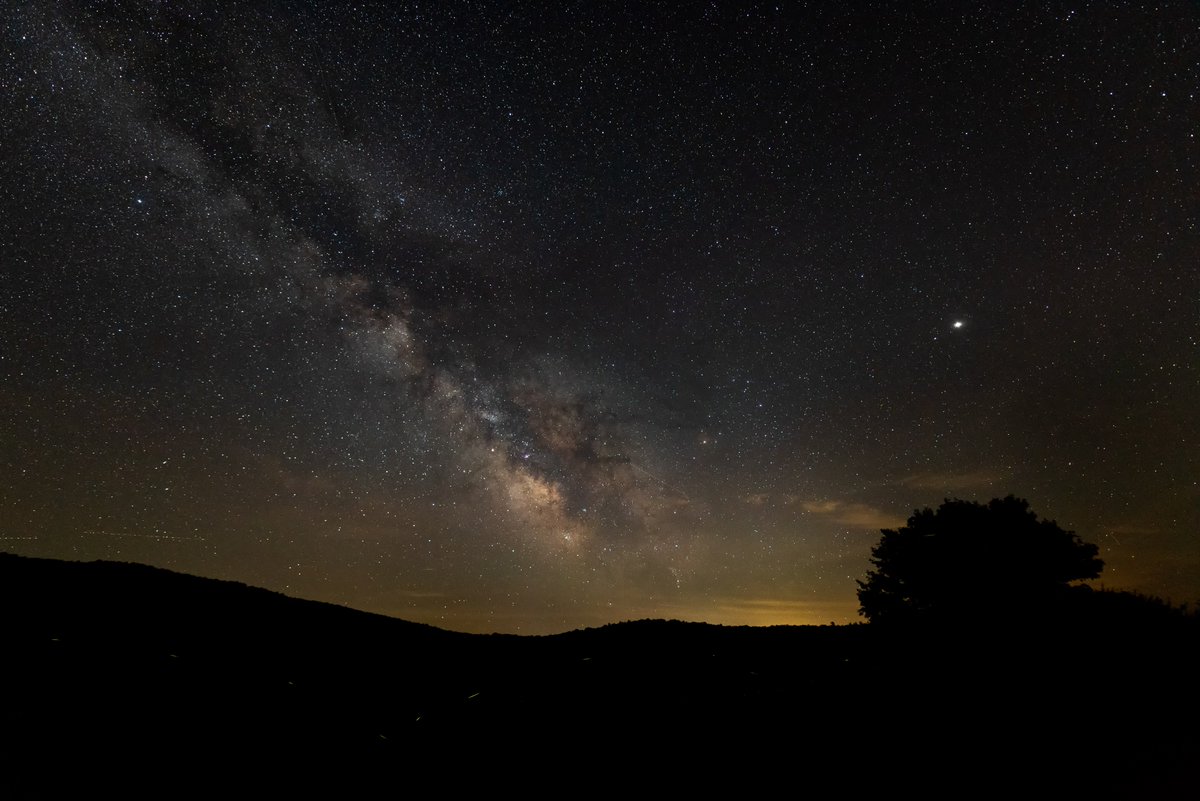 kurtlash1's tweet photo. Milky Way outside Warm Springs, Virginia. https://t.co/E08A4jO40t