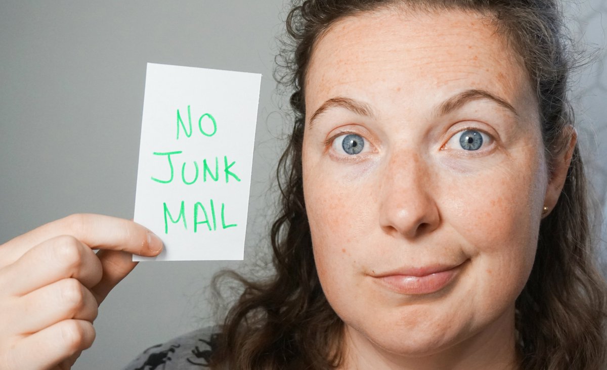 How we're dealing with our mail: bit.ly/2m8KBPg #konmari #minimalist #howhasthistakensolong