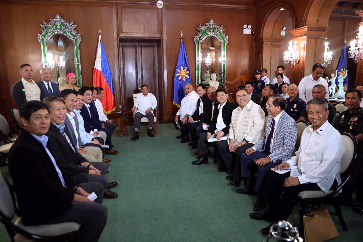 pcogovph's tweet image. Pres. Duterte presides over the Security Cluster Meeting held at the Malacañan Palace on July 11, 2018. #PartnerForChange