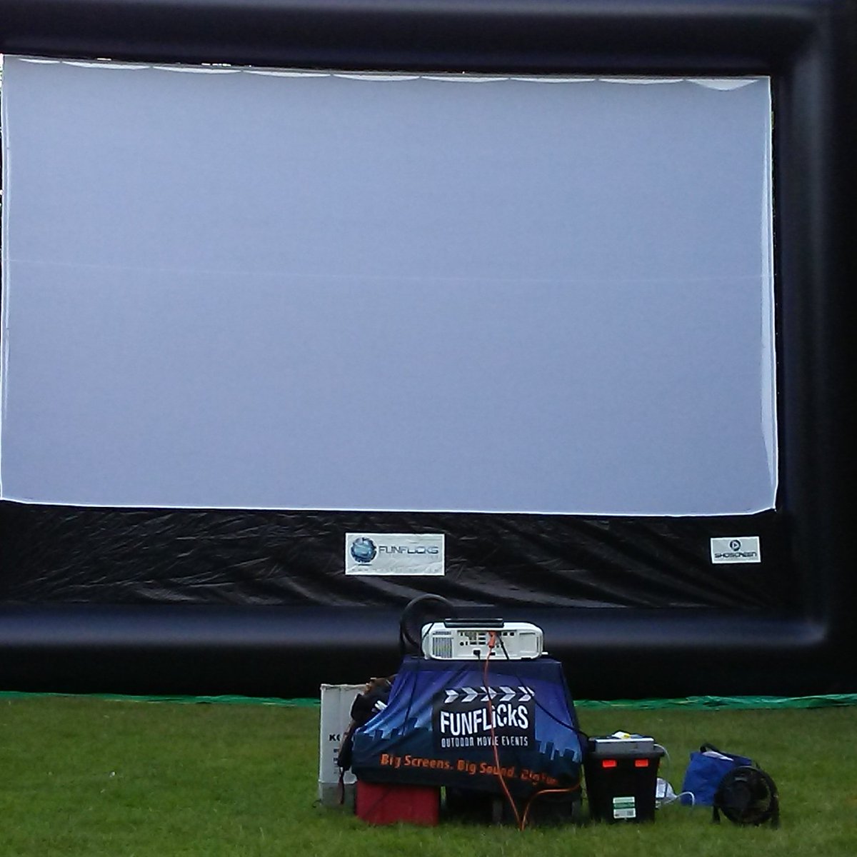 Want?
Big outdoor screen.
Wednesday summer nights.
New attraction.
#milwaukeecountyzoo
#movienight
#Milwaukee