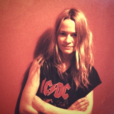 Happy bday to god\s gift to the queers - leisha hailey. 