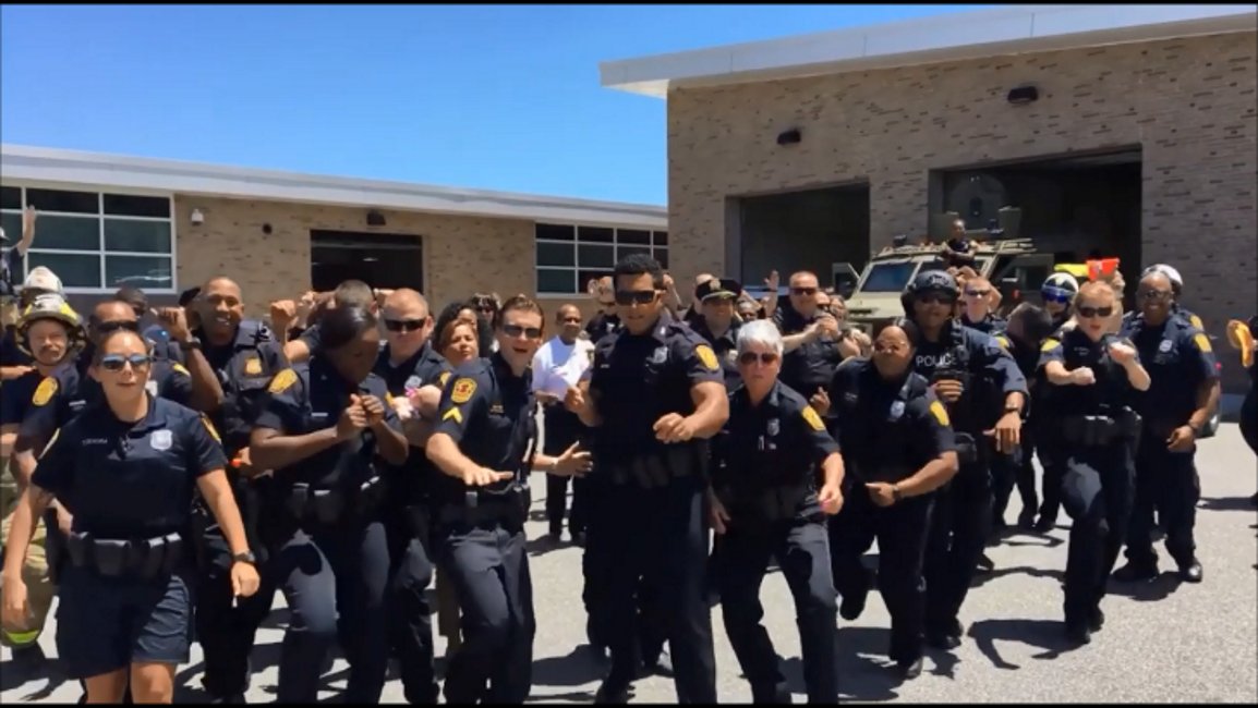 SWFlReporter's tweet image. Dancing Virginia Police Officers Make ‘Lip Sync Challenge’ Video Viewed By Millions (2 Videos)
ow.ly/McQI30kUFCF