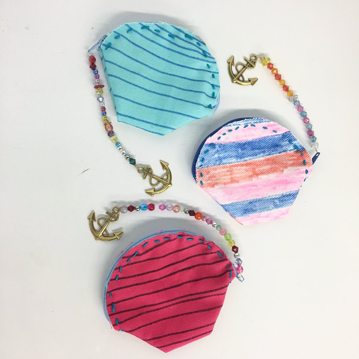 Today we learned that horizontal stripes are a timeless pattern. We spiced it up with an nautical twist ⚓️
.
.
.
#summercamp #diy #handsewing #changepurse #torontomoms #torontokids #feelingcrafty #nautical #stripes #fashionforward #danceanddesigncamp2018 #design #pattern