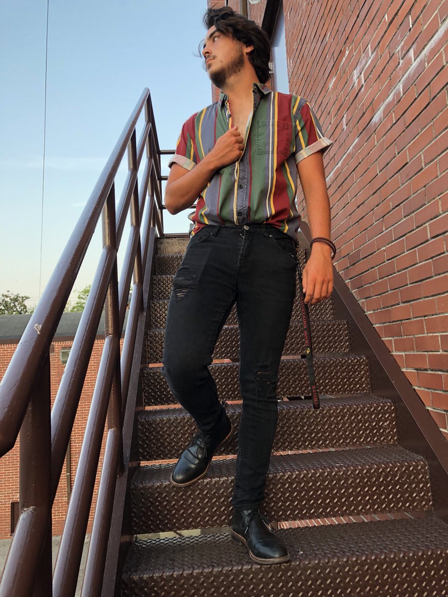 PicheDominick's tweet photo. lookin like i sold drugs for escobar https://t.co/z2ctqiNcrx