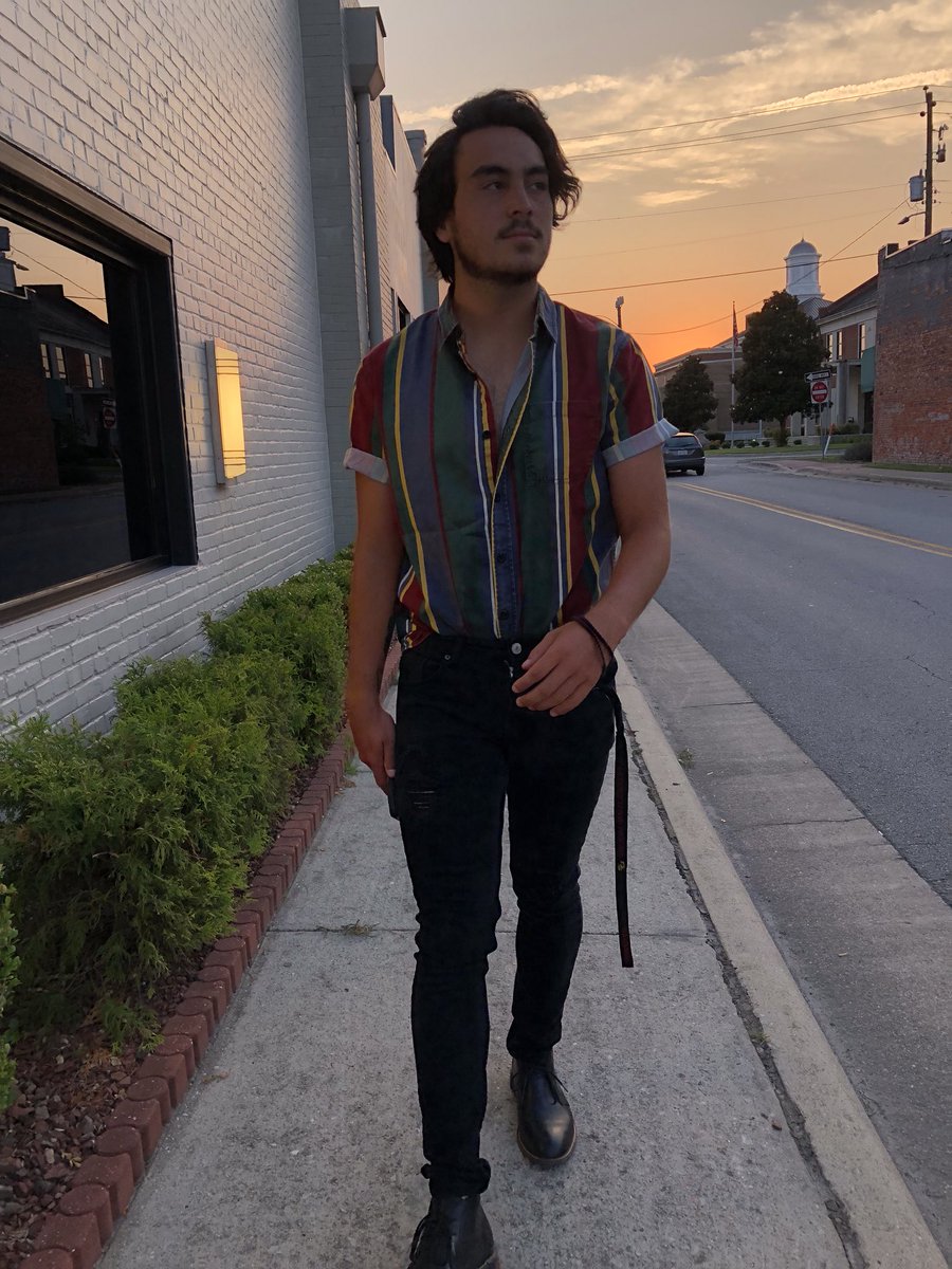 PicheDominick's tweet photo. lookin like i sold drugs for escobar https://t.co/z2ctqiNcrx