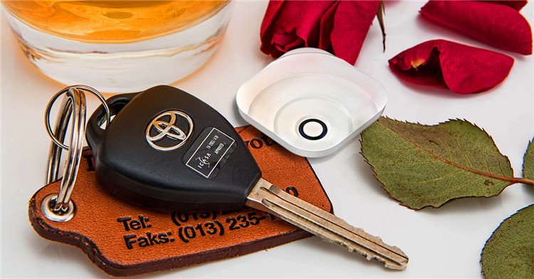 JohnsonMinew's tweet photo. F4S #keyfinder will locate your missing keys and stop you being such a loser. https://t.co/5UKXRwzlEe