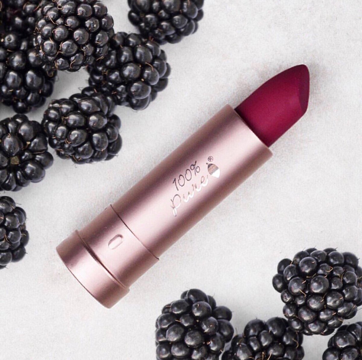 GoOrganikBox's tweet image. Berry Crush 💋
from @100percentpure, we are crushing on this #lippie! Made with nourishing ingredients like cocoa butter, shea butter, and vitamin E. You’ll be able to moisturize your lips all #summer long!