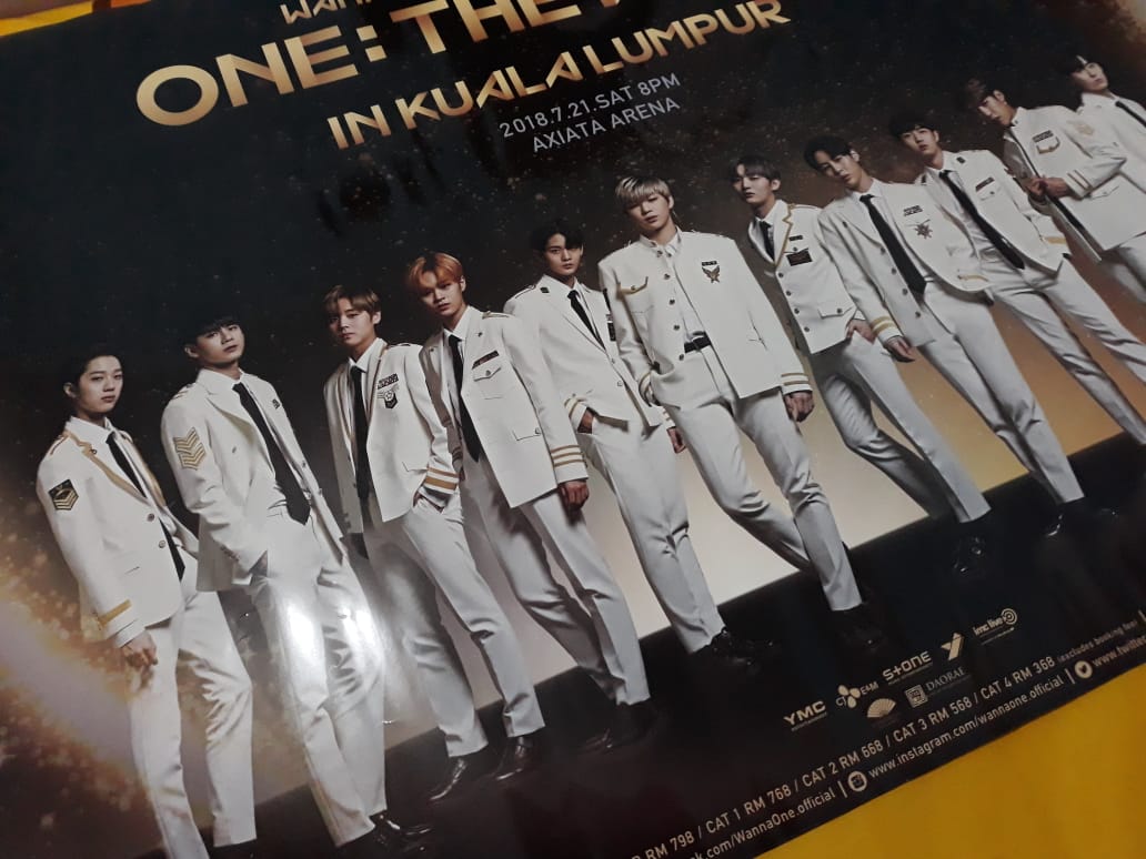 [READY STOCK] WANNA ONE OFFICIAL POSTER ONE: WORLD TOUR IN KUALA LUMPUR. 
📍 size: 70 x 50 cm
📍 idr: 50.000
📍 available on my shopee
#wannaone #wannaoneposter #wannaoneinkl #wannaoneinjakarta #wannaonejkt #oneworldtour #wtswannaone