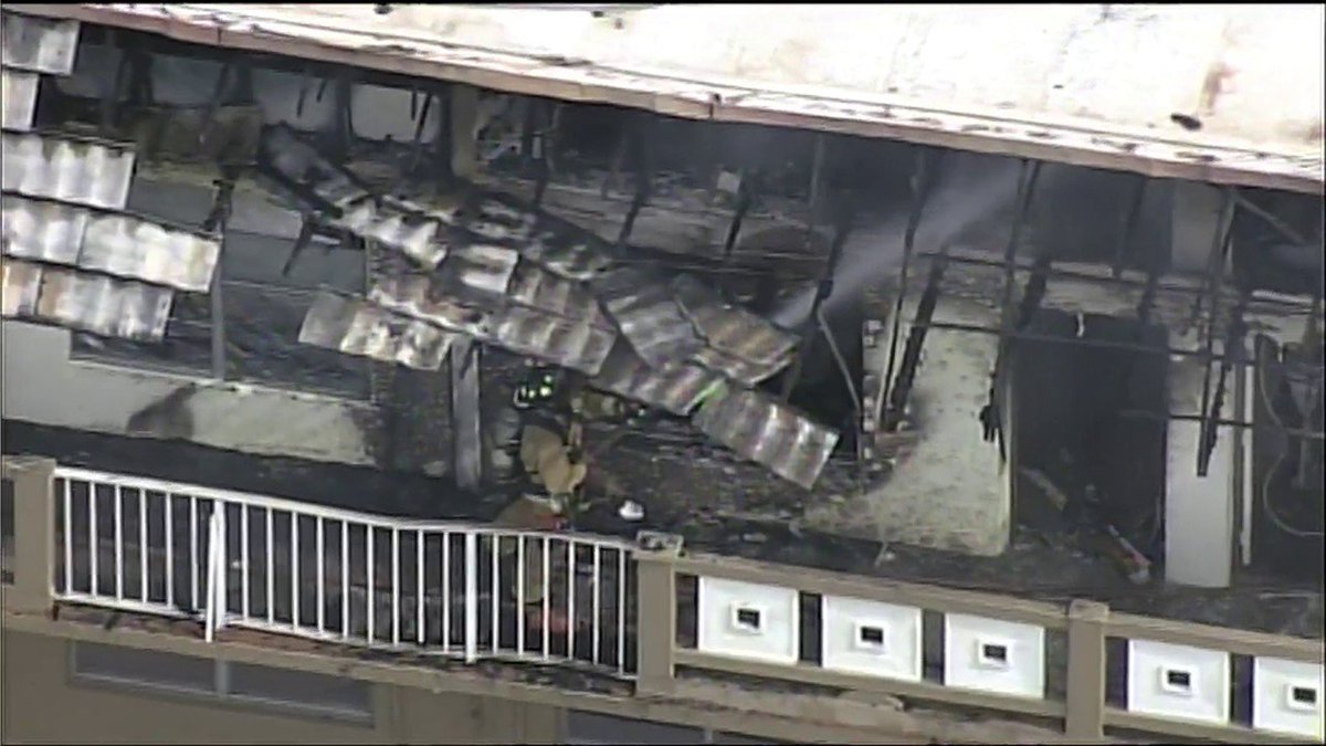 UPDATED: Fire tears through Miami Gardens apartments, displacing nearly 40 people bit.ly/2mamzDN https://t.co/5pu0yQUg35