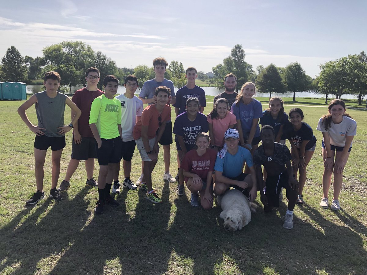 cedarridgeXC's tweet photo. Great morning of team bonding games!! https://t.co/H7c8u7pnD6