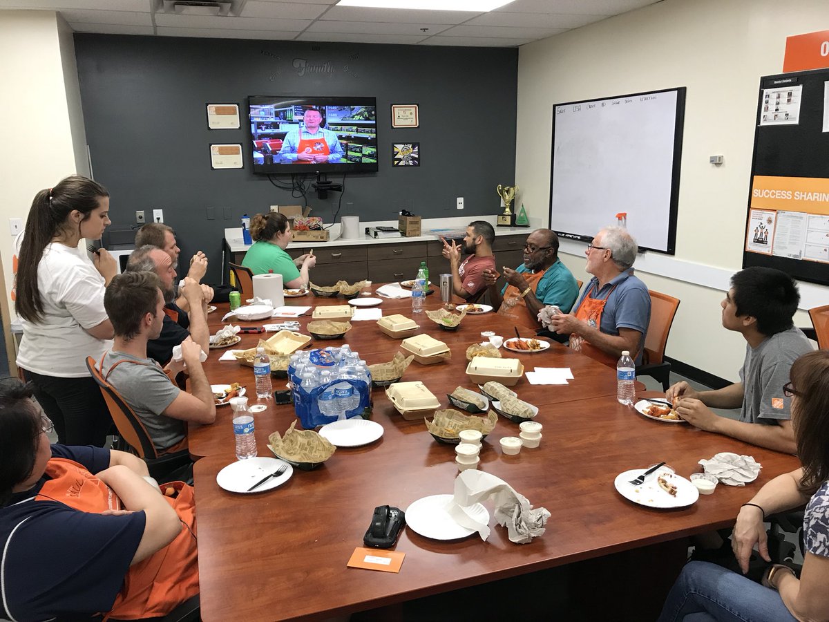 navek357's tweet photo. Late night with an Awesome freight team. They asked for wings. Ask and ye shall receive. Thank you for all you do. https://t.co/6zAVCdoNZK