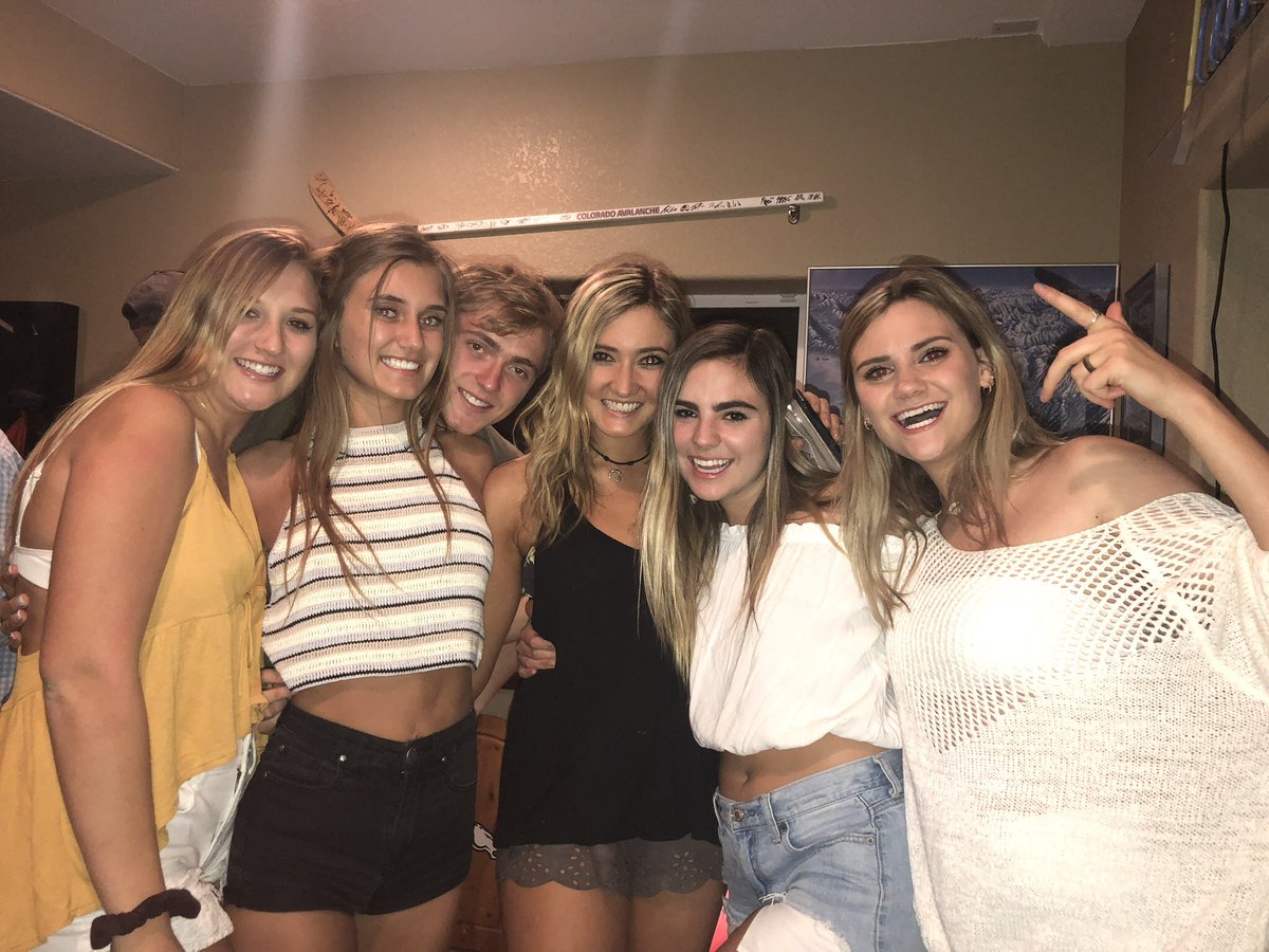 Laurenmcc000's tweet photo. @egbergstrom happy birthday ❤️ don’t get too crazy tonight ;)) https://t.co/Gn2DIDfUKY