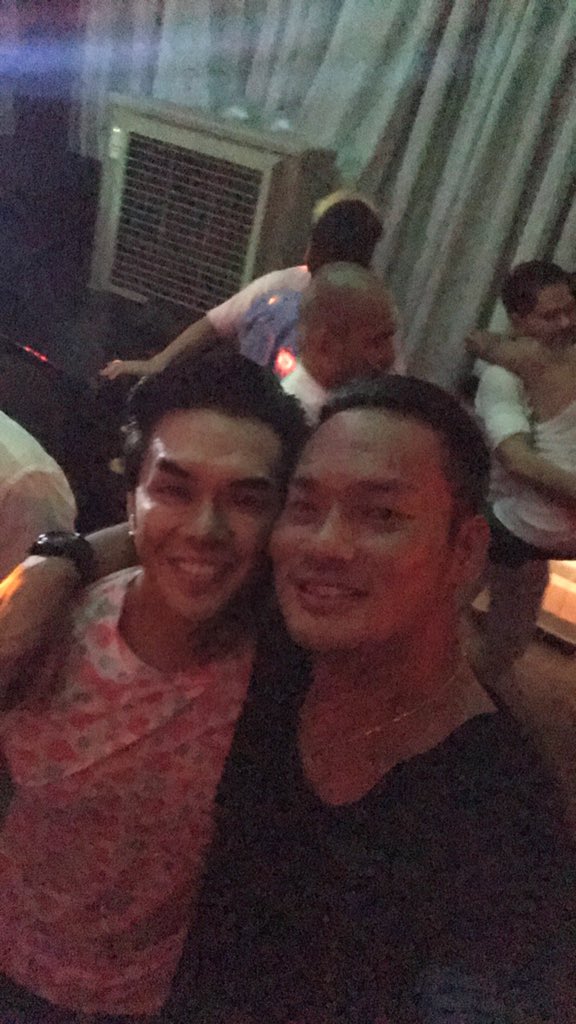 private_ryannc's tweet photo. Ung ultimate crush ko sa bed at obar days sa malate nakita ko sa bugsyโs aka rabbit hole nung pride... #ultimatecrush #brent #rabbithole #bugsys #pride2018 https://t.co/kSMImBHL1F