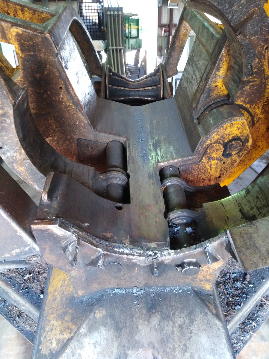 SteelMyDreams's tweet photo. This has been interesting even burnt my boot up! #steelmydreams #iweld #logging #equipment #johndeere #welding #weldlife #bluecollarlifestyle #grateful https://t.co/U9TE5Sra9H
