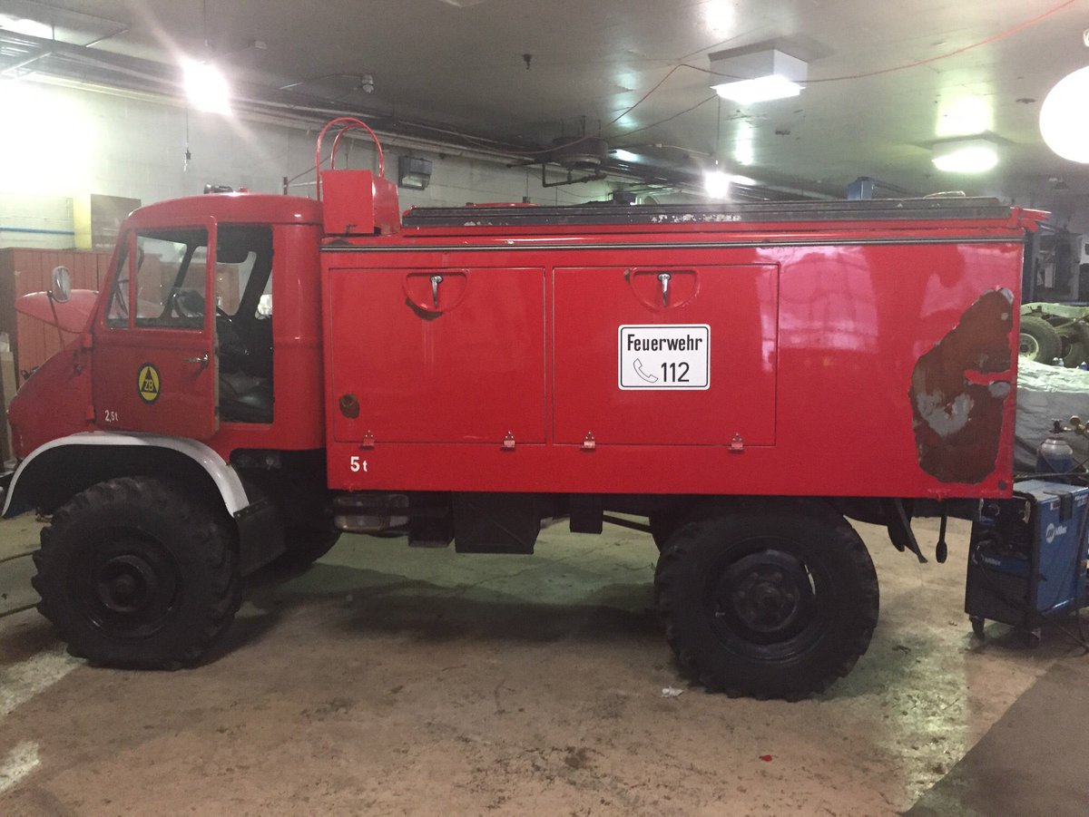 junkempire's tweet photo. Look familiar? Keep tuned to see what we do with this Mercedes Unimog. https://t.co/Z3WTKEh5Ll