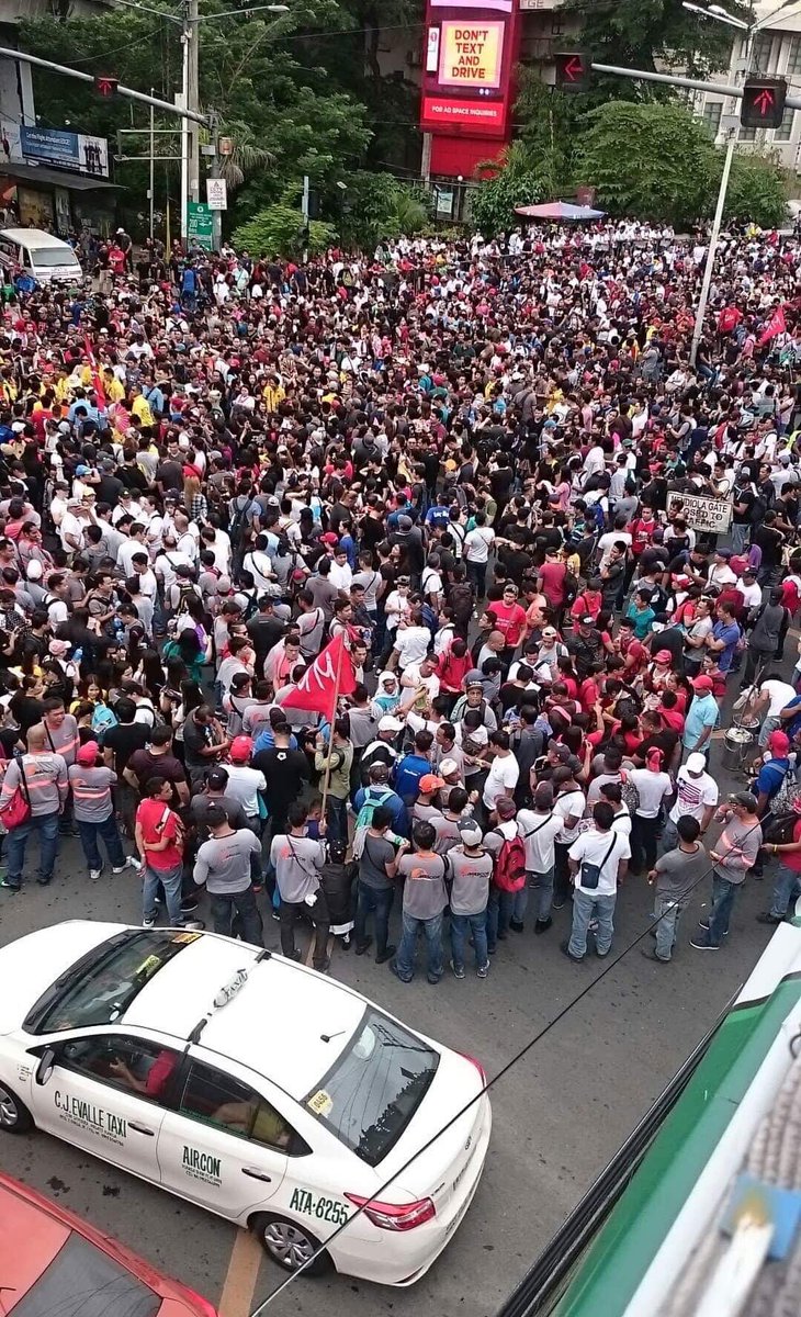 nnylevol's tweet photo. Thousands of PLDT Contractual Employees are gathering now at Mendiola to Talk to President Duterte.

#SavePLDTContractuals https://t.co/JC2fSPGdo7
