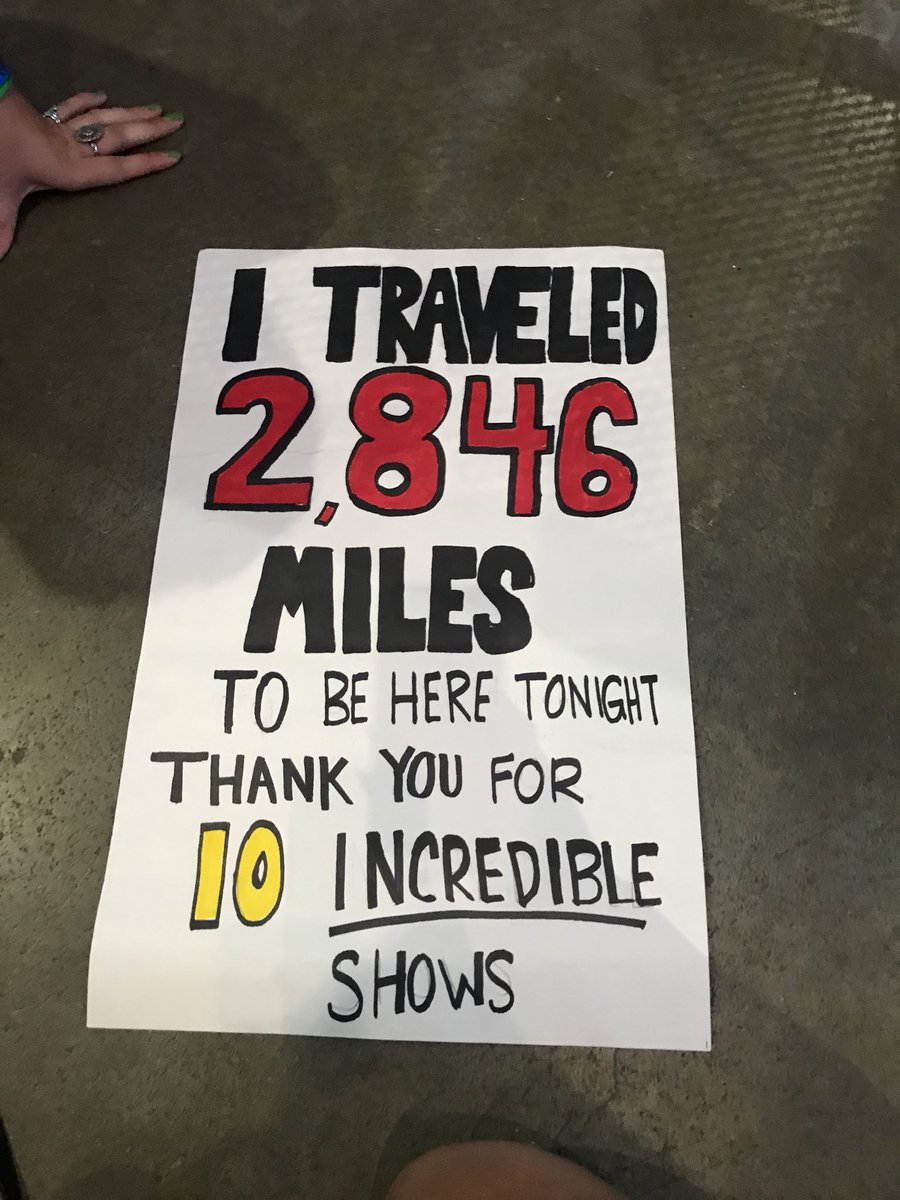 Harry Styles Stopped Mid-Concert To Help A Fan Come Out To Her Mom