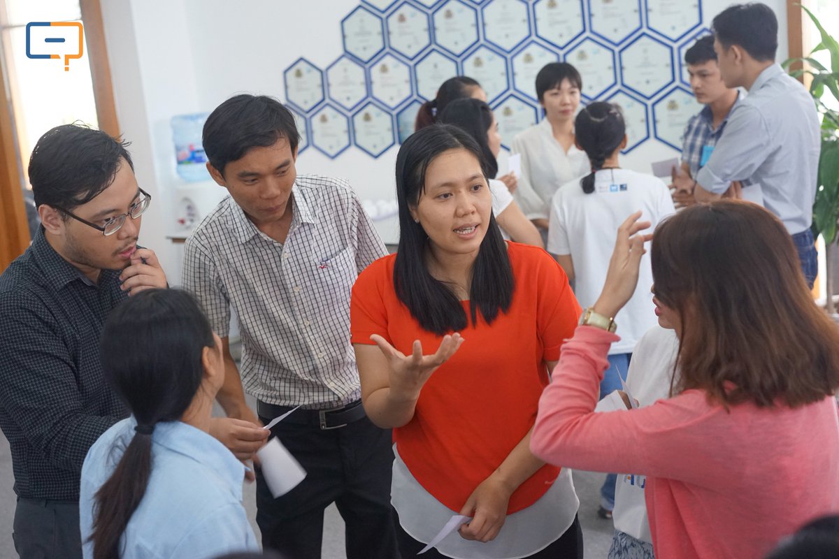PE Schools Team facilitates the first Material Development Workshop today in #OUCRU #HCMC. The main objective of today workshop is to invite scientists, science teachers, and science enthusiasts to work together and develop basic research projects for school students aged 11-15.