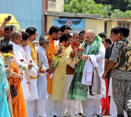 AmitShah's tweet photo. बिहार के एक दिवसीय प्रवास पर आज पटना पहुंचा, प्रदेश की जनता व हमारे सभी कर्मठ कार्यकर्ताओं के अपार स्नेह के लिए हृदय से आभार। https://t.co/QtMaUifD90