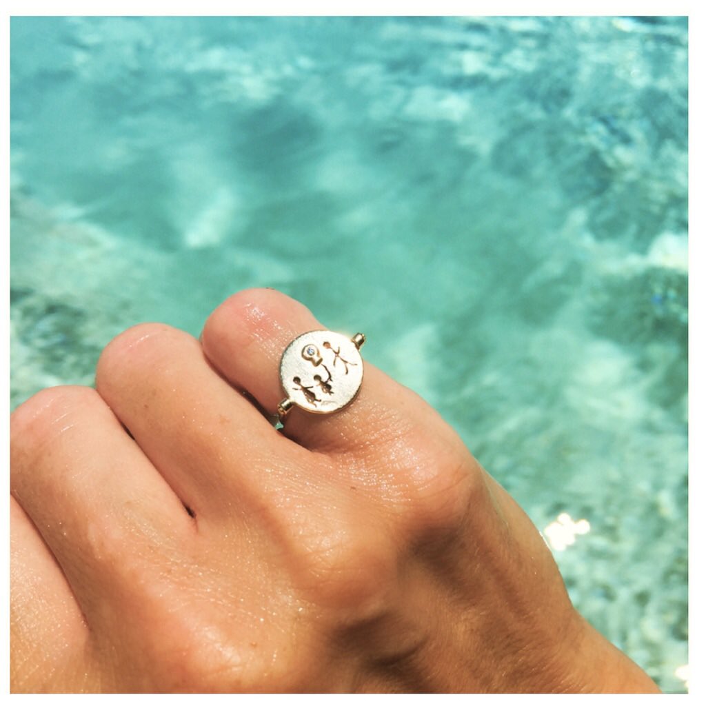 I hardly ever take off my family ring, not even at the beach. It’s made in 18kt gold with me, my husband and my daughter holding a diamond balloon🎈it carries my story. Read our article on how and What to wear at the beach, and why? #beachjewellery #storytelling
