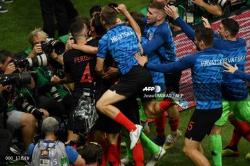 これはいい W杯でクロアチア選手に押し倒されたカメラマン その瞬間の写真が