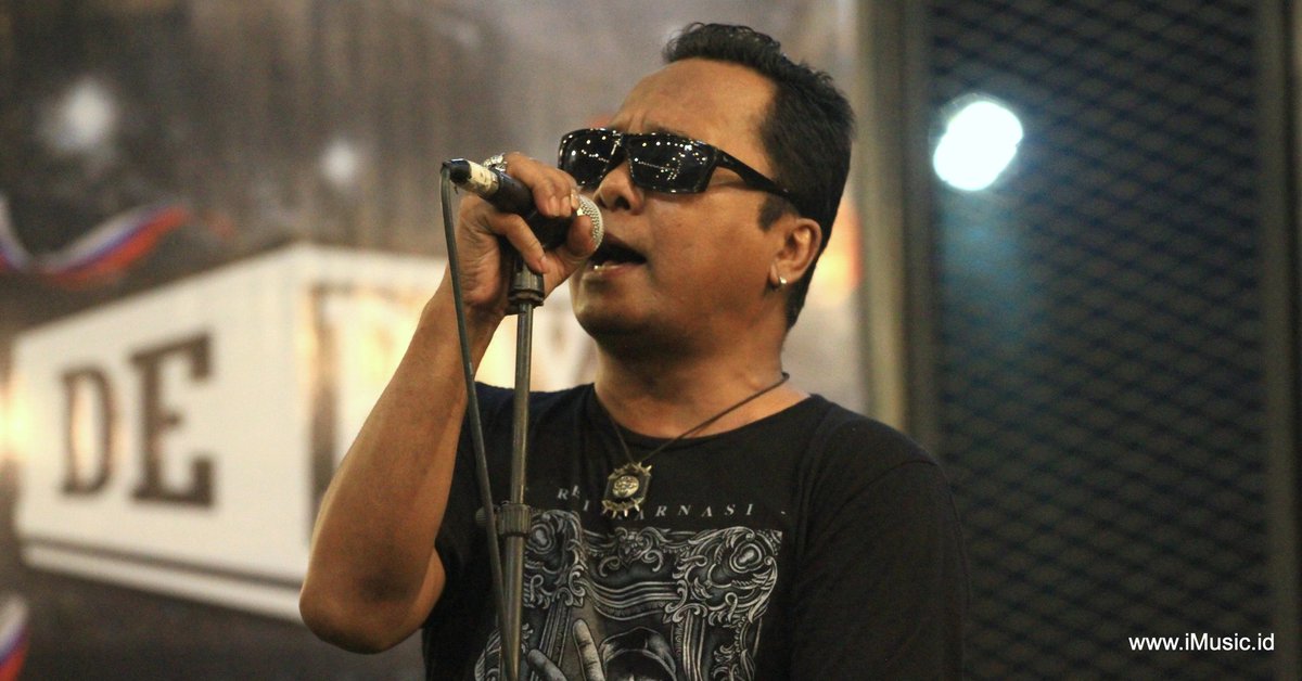 @trison_manurung 
.
.
📷 @imusic_id 
.
#deathdistortion #terserah #reinkarnasi #stage #trisonmanurung