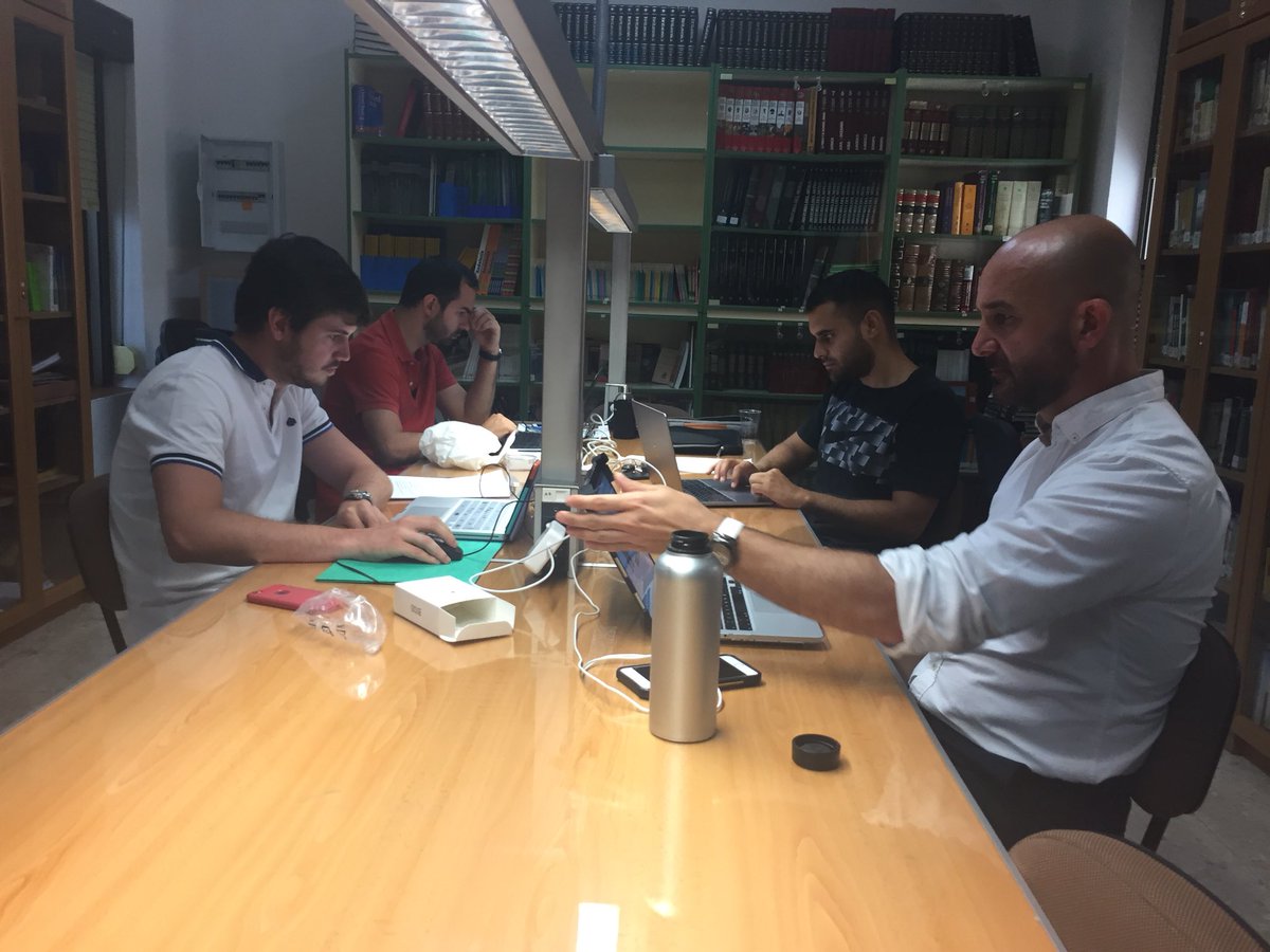 begocarramolino's tweet image. Hoy en @CesStaMAngeles profes haciendo examen para ser #GoogleEducator Level 1
#ieducandoBootcamp @ieducando