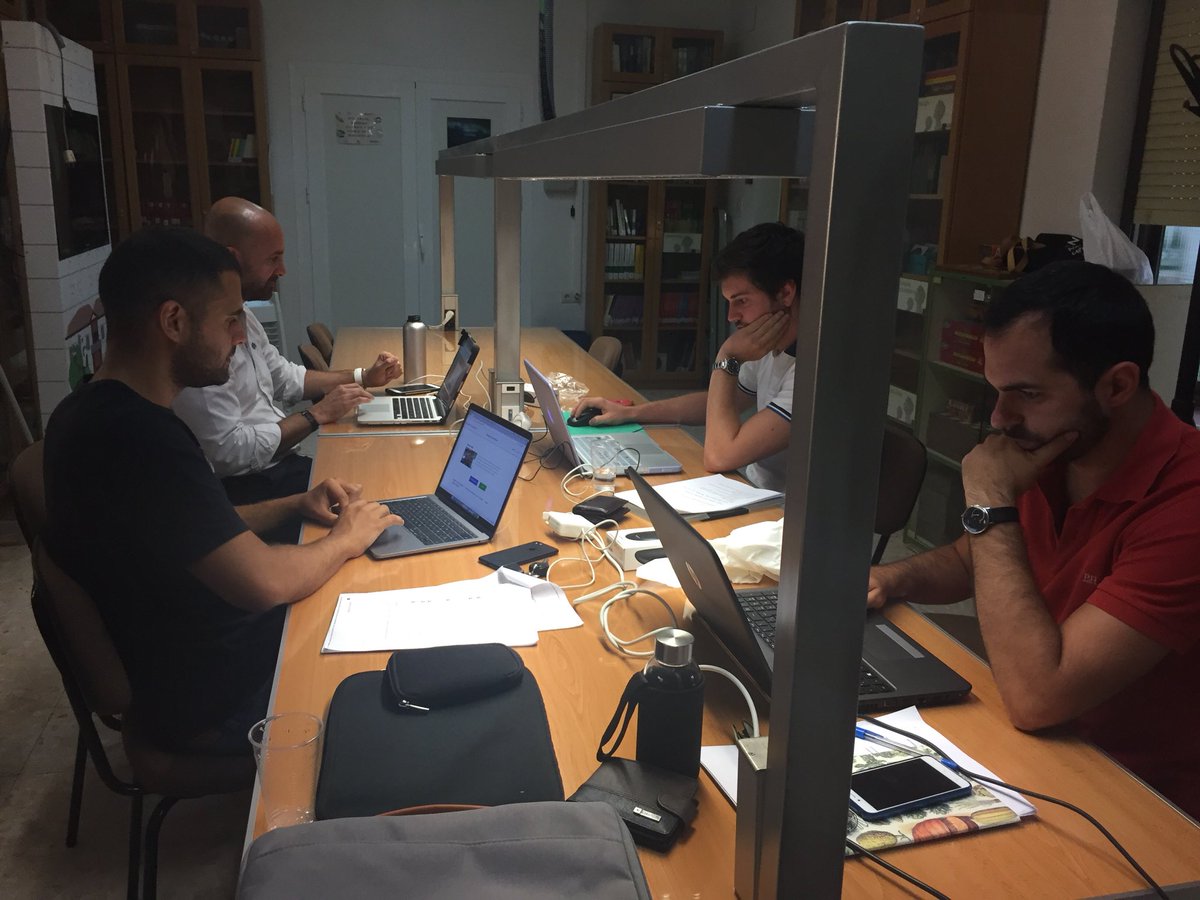 begocarramolino's tweet image. Hoy en @CesStaMAngeles profes haciendo examen para ser #GoogleEducator Level 1
#ieducandoBootcamp @ieducando