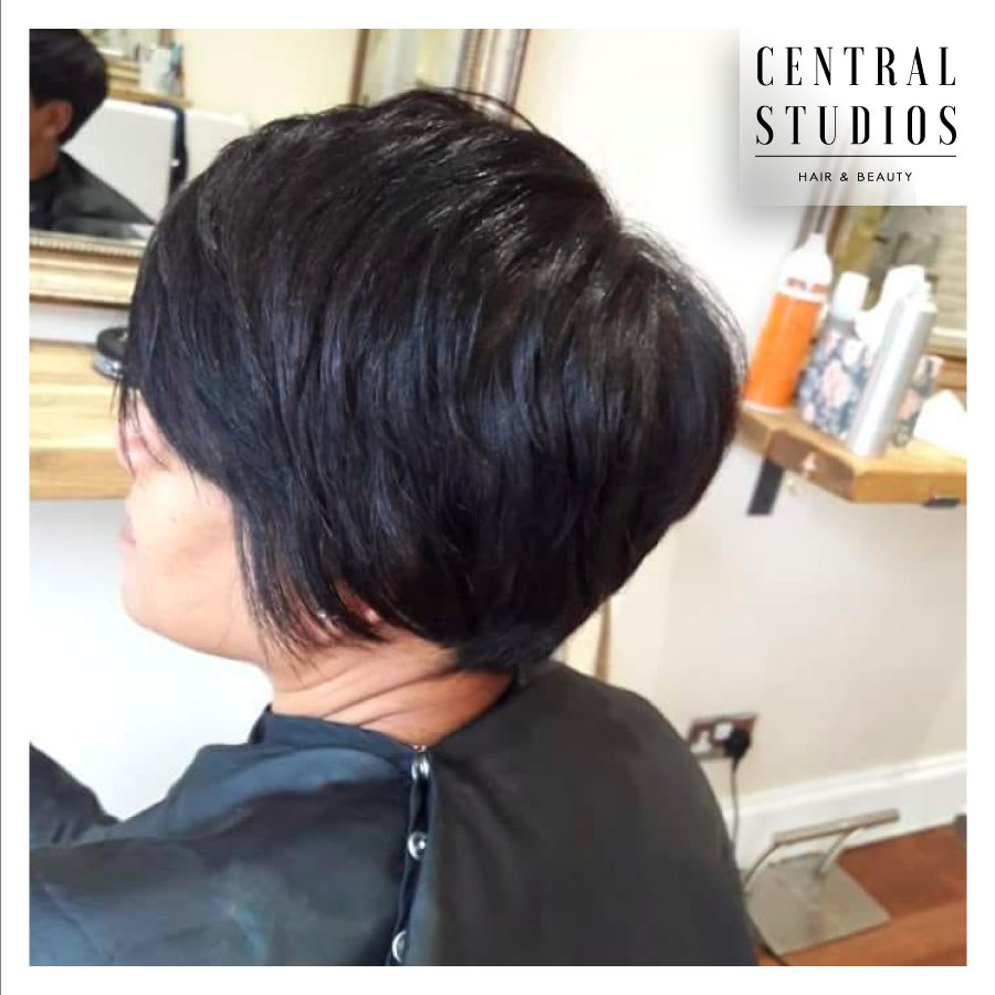 centralstudios2's tweet image. The classic Layered Bob Cut💇‍♀️ 
Contact us on 020 8343 2638 for inquiries.
#hairstyle #haircut #hairstylist #hairstyles #instahair #hairdo #stylish #summer #summerfeels