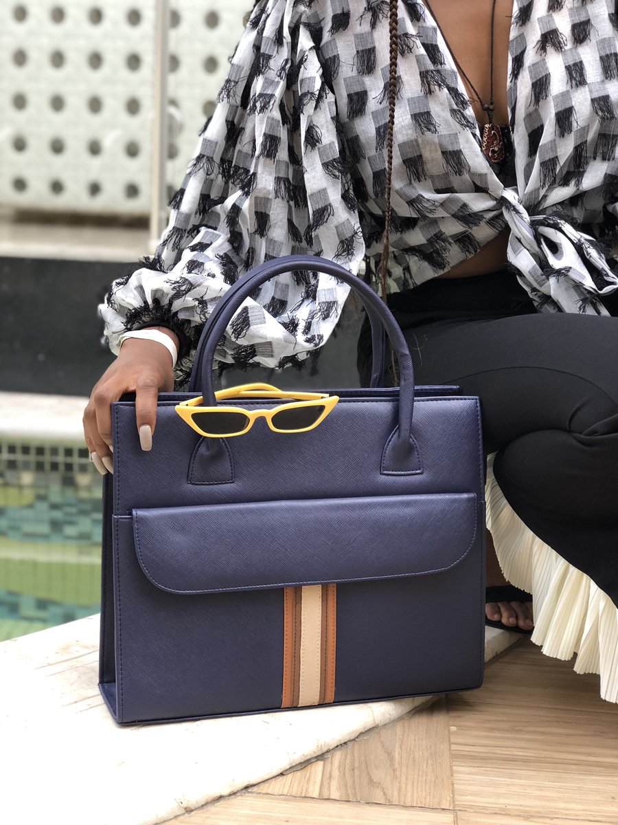 ShopMaju's tweet photo. The every-day structured bag you never knew you needed 💼 
Meet The Ruby Bag! 💃🏽
Shop at https://t.co/Fo93GnRE89
₦11,500
L: 14inches | H: 11inches.

#majunewin #newarrivals #whowhatwear #shopmaju #structuredbag #workhandbag https://t.co/5K0GSj6n2F