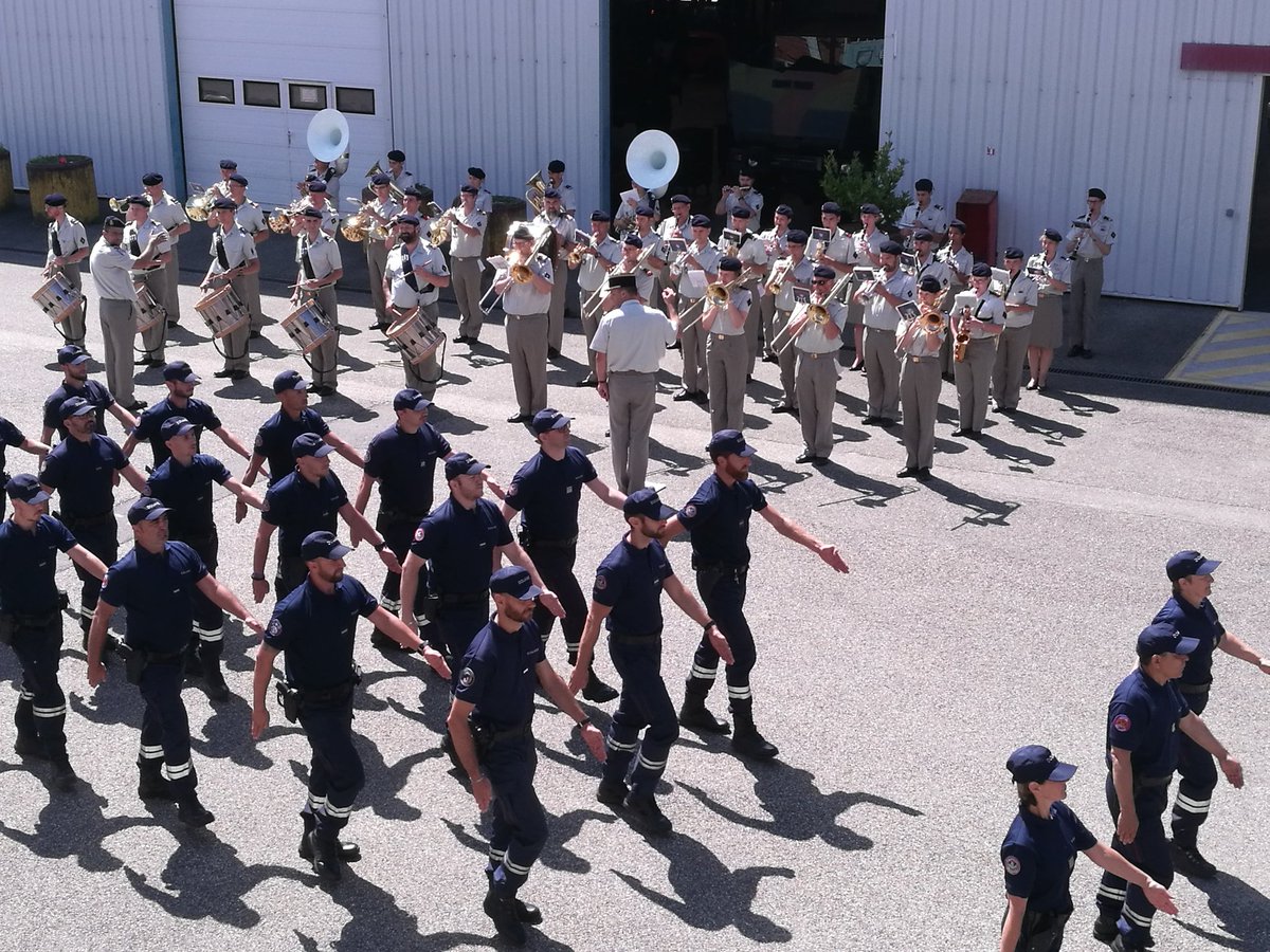 Musartillerie's tweet image. #7rmat et #douanes en répétition pour le #14Juillet avec @Musartillerie. #TousPrêts