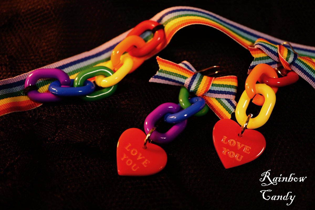 #RT_이벤트_팔로우_이벤트
🌈*Rainbow edition*
RT해주신 2분께 레인보우 키링을 보내드립니다. (금요일 추첨)
레인보우 쵸커 귀걸이 세트 예약 한정 판매합니다! (각 5세트만 판매합니다.)
당일 수령도 가능하세요 :) 자세한 내용은 아래 폼을 확인해주세요!
🌈토요일을 레인보우로 물들여주세요!